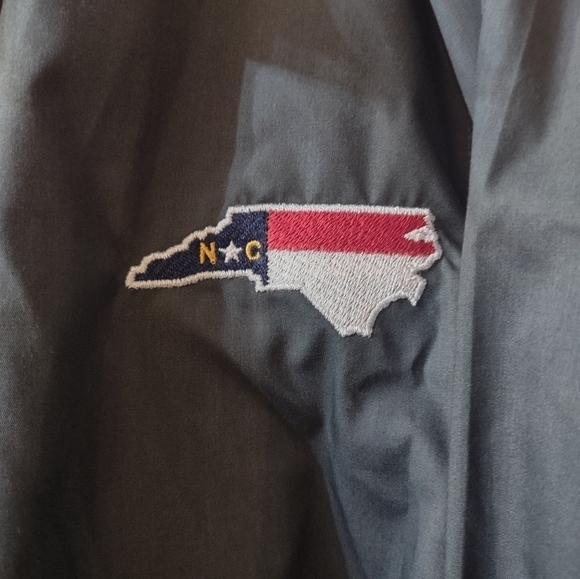 Men's gray Lands End button down long sleeve shirt North Carolina flag - Picture 2 of 3